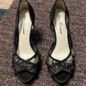 Lulu Townsend Black Lace Size 6.5 heels